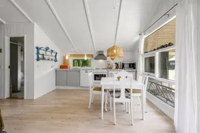 Holiday home with garden, barbecue & terrace - Image 4