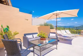 Villa with terrace, garden & private pool - Image 4