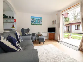 Family-friendly cottage with pool & garden | Pets allowed - Image 4