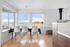 Holiday home with BBQ & terrace | Sea view - Image 3
