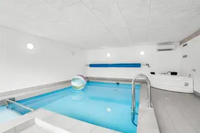 House with private pool, terrace & sauna - Image 2