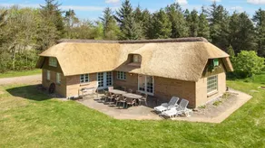 Holiday home with terrace & jacuzzi - Image 2