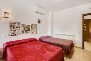 Cottage with terrace, pool & barbeque - Image 4
