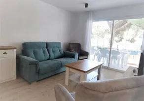 Flat with terrace, pool & garden - Image 3