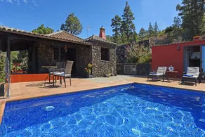 Maison avec barbecue, jardin et piscine privée - Image 4