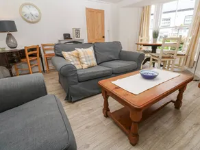 Cottage with barbeque & garden | Beach view - Image 4