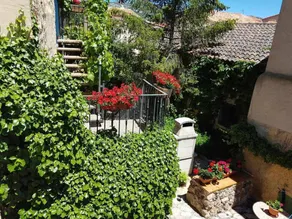 House with garden - Image 5