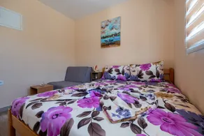 Holiday home with barbecue & garden | Next to the beach - Image 4