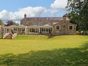 Cottage with jacuzzi & garden - Image 3