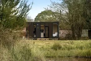 Wonderful Tiny House with Epic Views in Victoria - Image 2