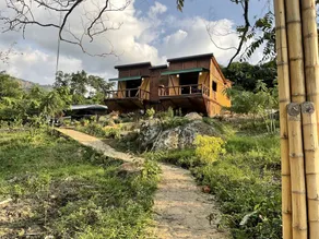 Cozy Colombian Hut for a Remote Mountainside Vacation - Image 5