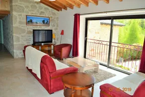 Ferienhaus mit Grill, Garten und privatem Pool | Stadtblick - Image 5