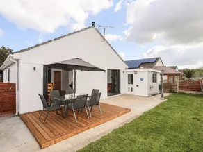 Cottage with garden - Image 2