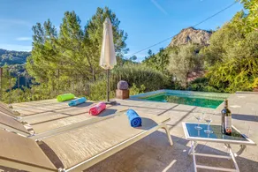 Charmante maison entièrement équipée avec piscine privée, terrasse et jardin | Vue jardin - Image 3