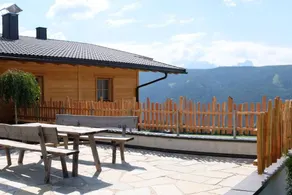 Holiday home with garden - Image 2
