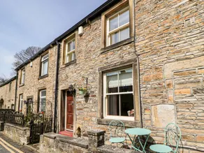 Family-oriented cottage with garden & terrace - Image 2