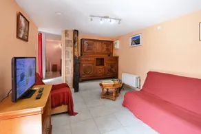 Cottage with terrace & pool - Image 2