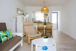 Ferienhaus mit beheiztem Pool und Terrasse | Meerblick | Perfekt für die Arbeit von Zuhause - Image 4