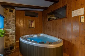 Fully equipped flat with private pool & jacuzzi | Mountain view | Perfect for remote work - Image 2