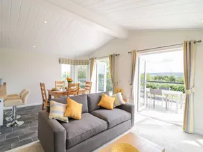 Cottage with BBQ, garden & pool - Image 5