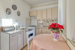 Apartment with garden, terrace & BBQ - Image 4