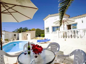 Kinderfreundliches Ferienhaus mit privatem Pool, Terrasse und Grill - Image 2