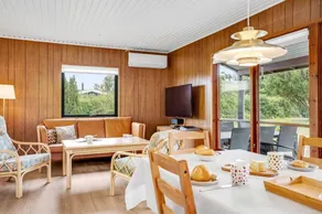 Holiday home with barbeque & terrace | Sea view - Image 4