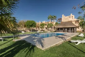 Flat with pool & terrace - Image 2