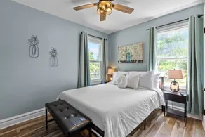 Sweet Cherry Escape Charming 1930s 2BR Near Katy Trail & Daniel Boone Home - Image 3