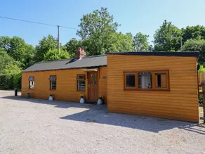 Children-friendly wonderful cottage with garden - Image 2
