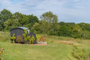 Cottage with terrace & hot tub - Image 3
