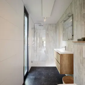 Holiday home with terrace & pool - Image 4