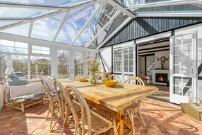 Thatched cottage with conservatory near beach - Image 2