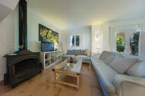 Family-oriented house with BBQ, terrace & garden - Image 5