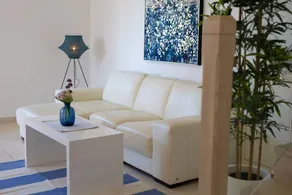 Apartment with garden - Image 4