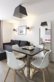 Family-oriented charming flat with jacuzzi | City view - Image 5