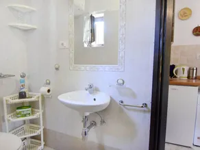 Apartamento vacacional con jardín y terraza - Image 4