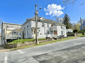 Sunny Spring Retreat Near River Beaches Trails - Image 2
