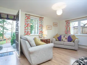 Cottage with garden - Image 3
