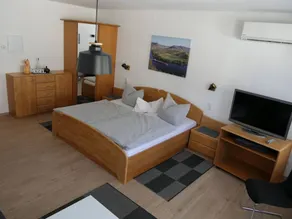 Flat with barbecue & garden - Image 2