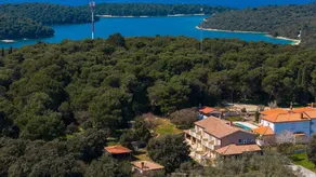 Villa with garden, barbecue & terrace - Image 2
