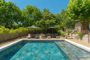 Lovely flat with terrace, garden & pool - Image 3