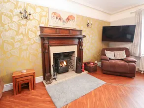 Family-friendly beautiful cottage with barbecue, garden & jacuzzi | Pet-friendly - Image 4