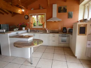 Gite with BBQ, garden & pool - Image 3