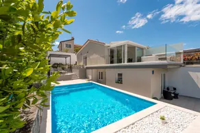 Fully equipped villa with barbecue, terrace & pool | Sea view - Image 2