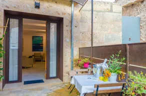 Chalet with hot tub & terrace - Image 2