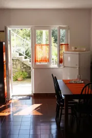 Fully equipped holiday apartment with terrace, barbecue & garden - Image 3