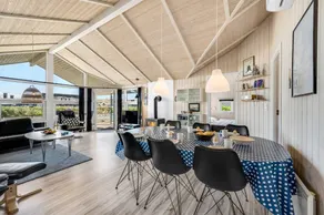 Fully equipped house with sauna, hot tub & terrace | Beach nearby - Image 3