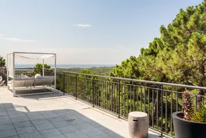 Holiday Home 'Blau' with Sea Views, Wi-Fi, and Air Conditioning - Image 3