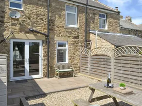 Cottage with garden | River view - Image 2
